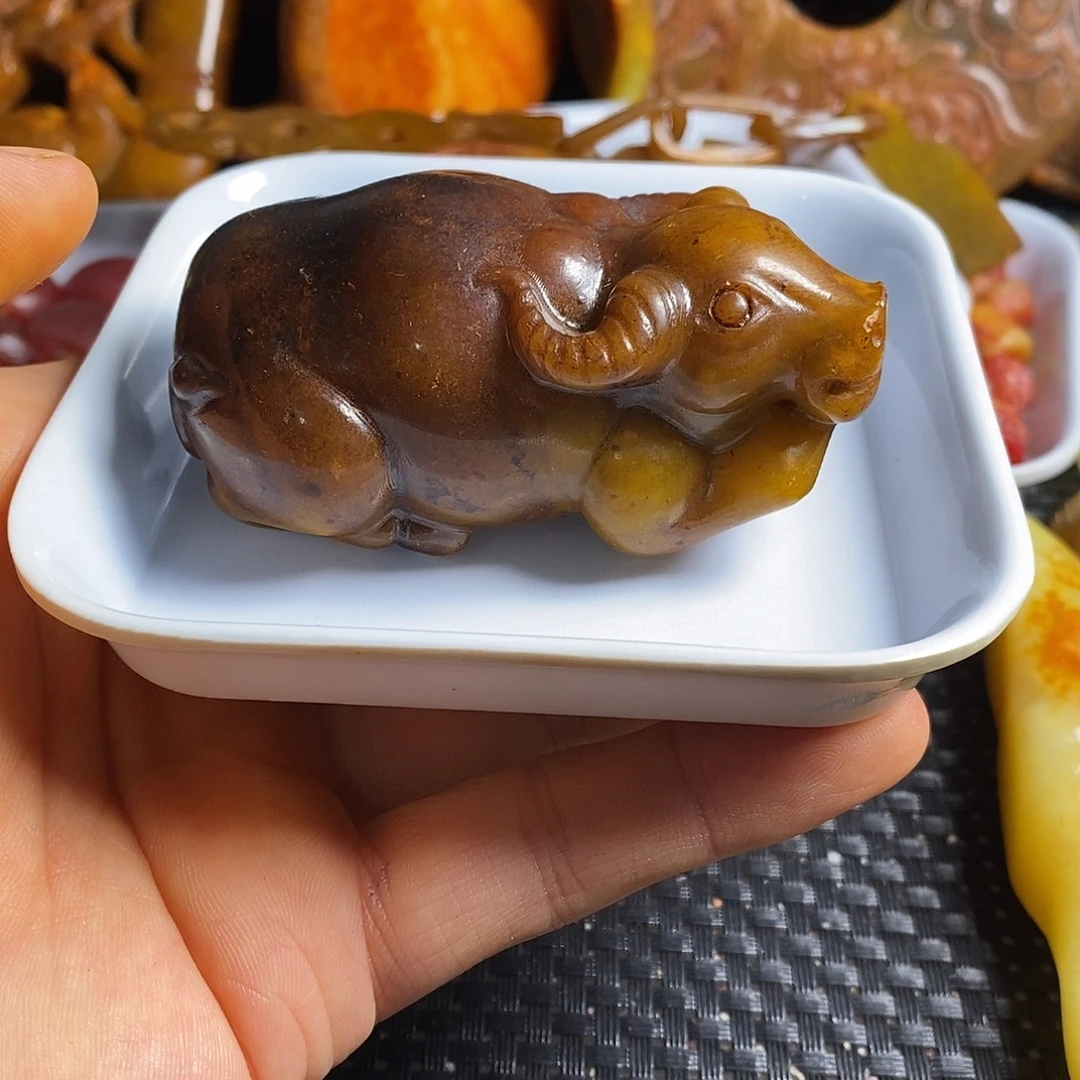 岫岩老玉（透闪石质玉）未镶嵌珠宝奇石