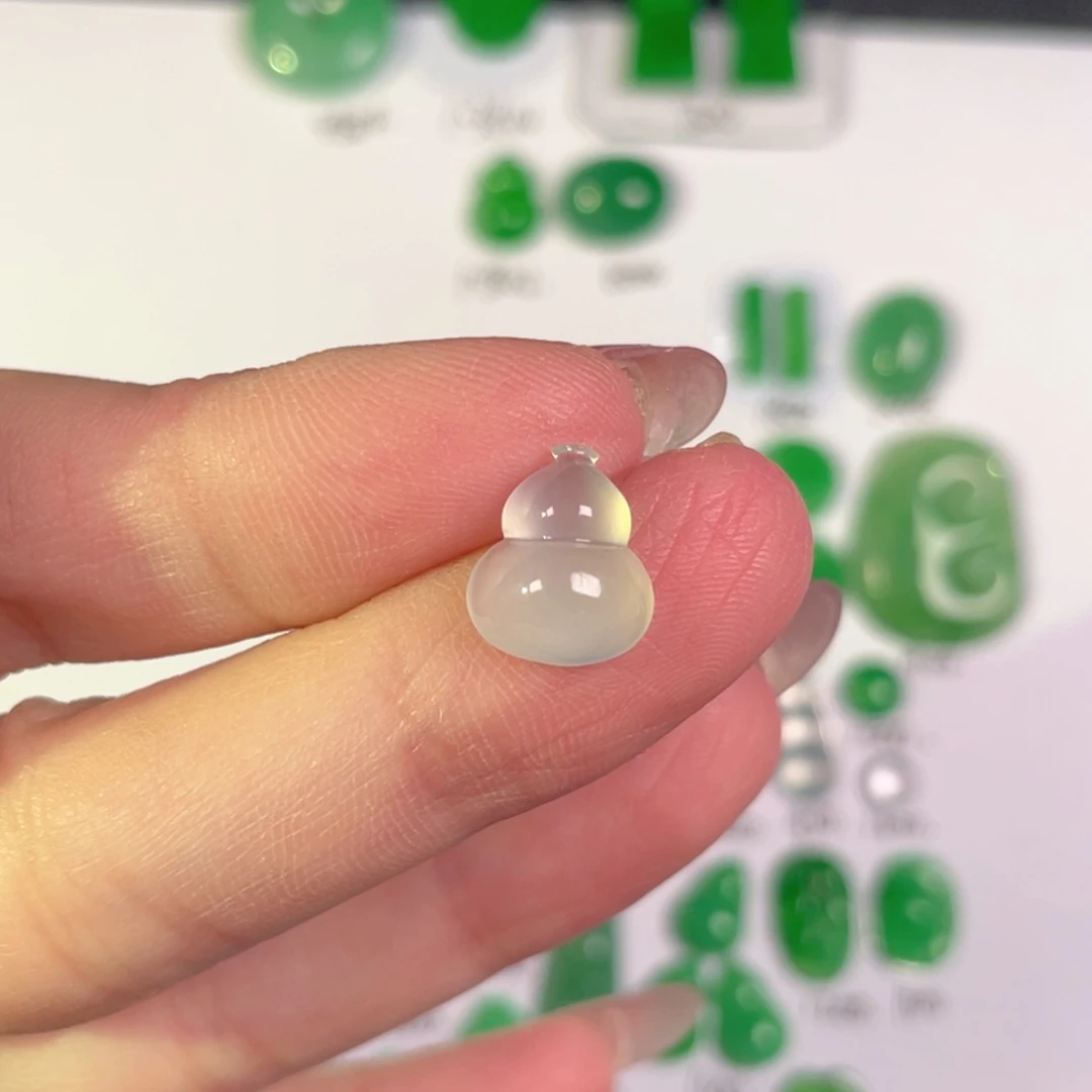 翡翠未镶嵌颈饰裸石