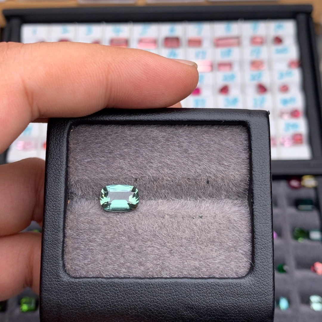 刘***～珠宝半成品未镶嵌碧玺