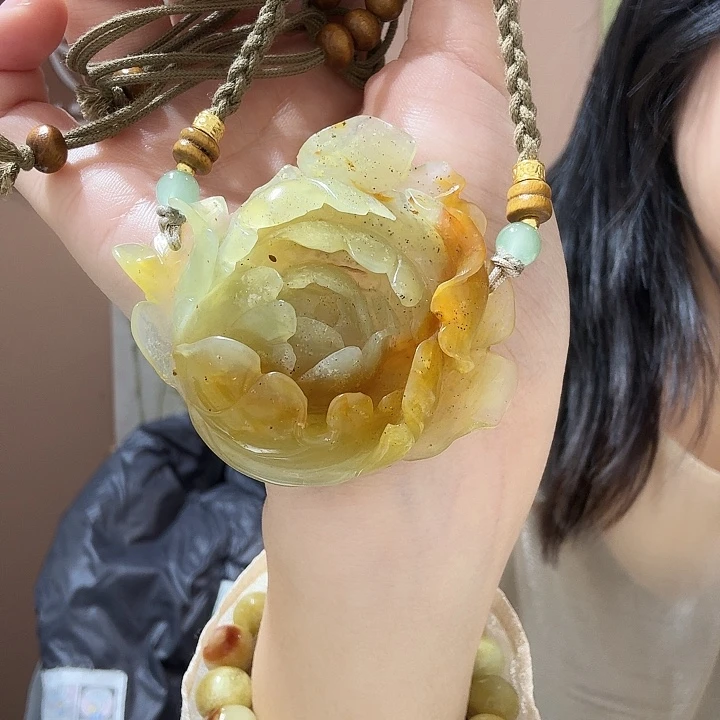 蛇纹石玉未镶嵌颈饰