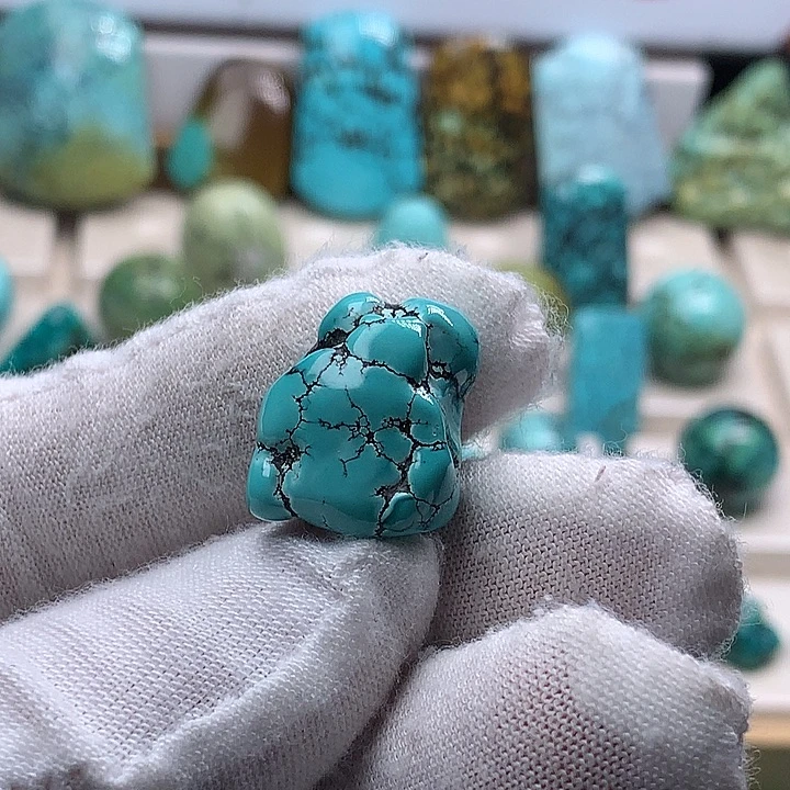 绿松石未镶嵌珠宝奇石5.5克玉化水草纹随形