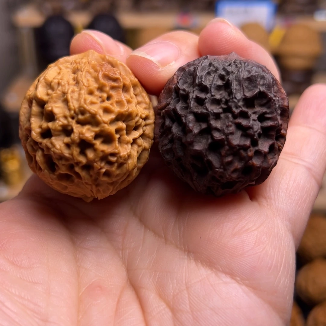 文玩核桃把件2w珊瑚纹绣球36尺