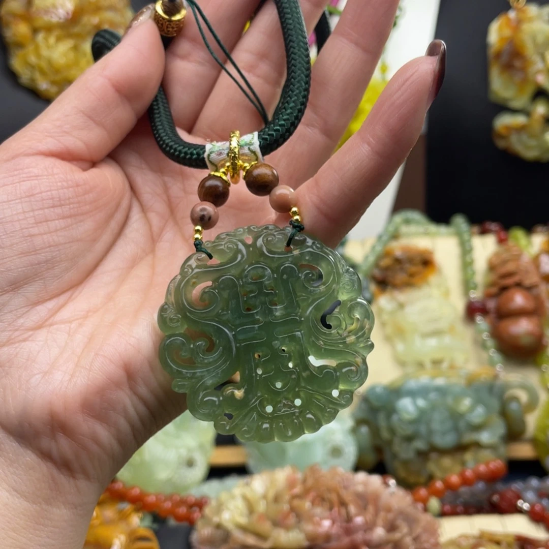 未镶嵌蛇纹石玉颈饰