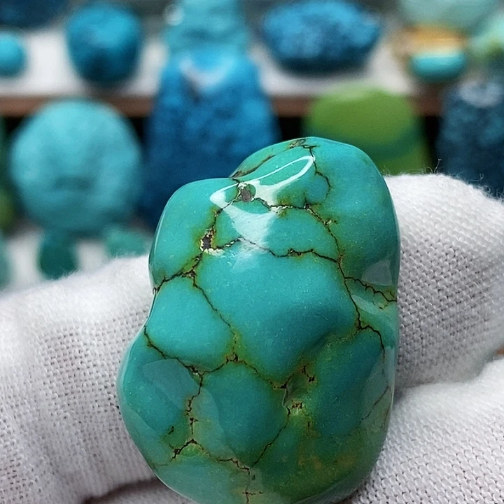 绿松石未镶嵌珠宝奇石