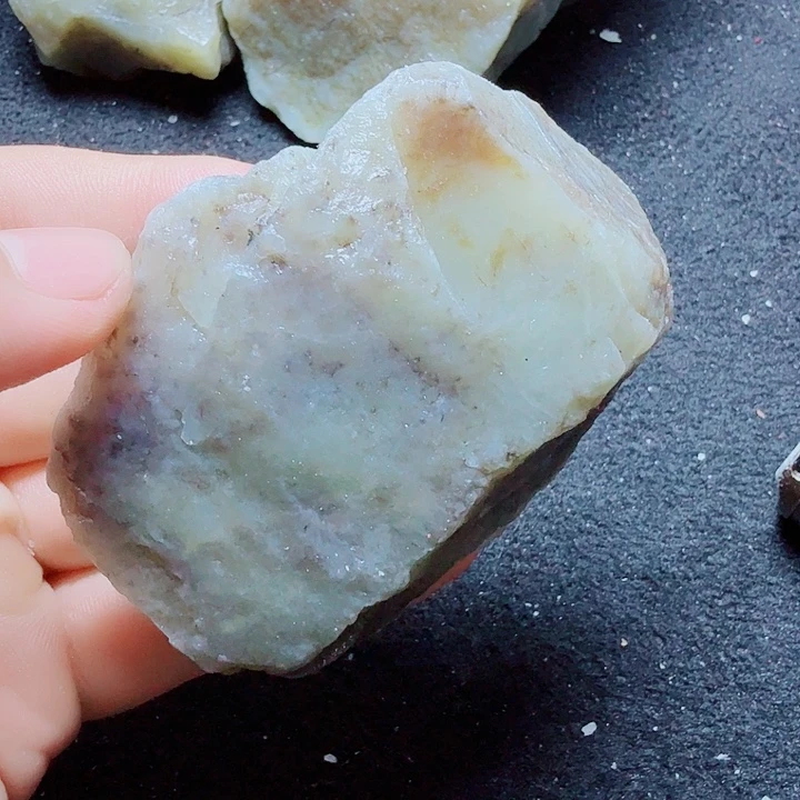 未镶嵌和田玉（糖玉）珠宝半成品