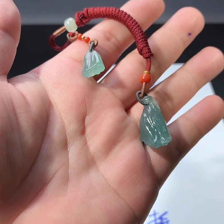 翡翠未镶嵌颈饰莲蓬