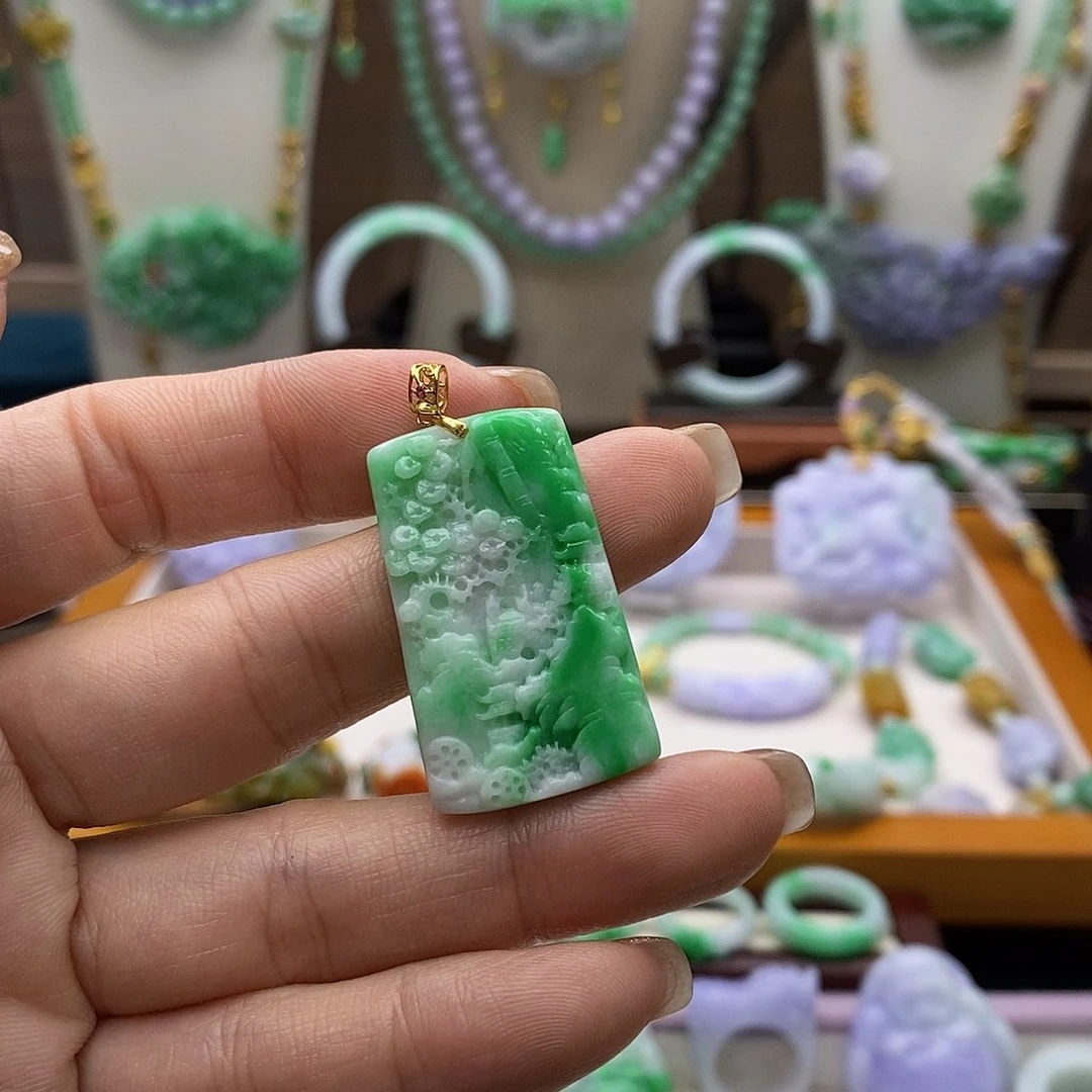 颈饰未镶嵌翡翠天然