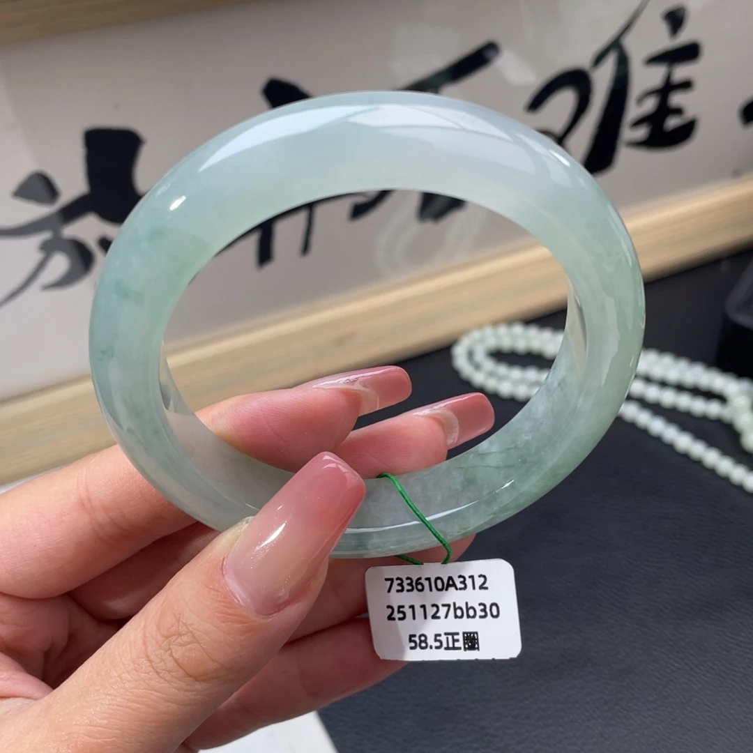 翡翠未镶嵌手镯正圈58.5冰胶晴绿（强推）