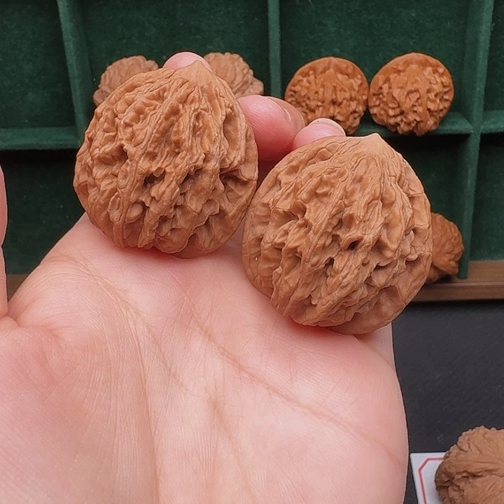 文玩核桃把件全品37尺虎头