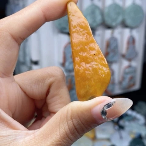 翡翠颈饰未镶嵌翡翠