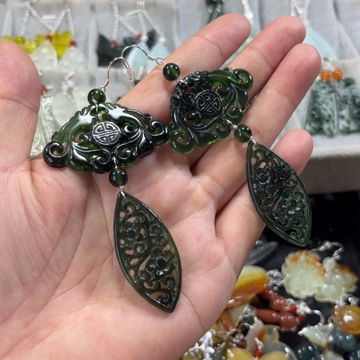 蛇纹石玉合金耳饰