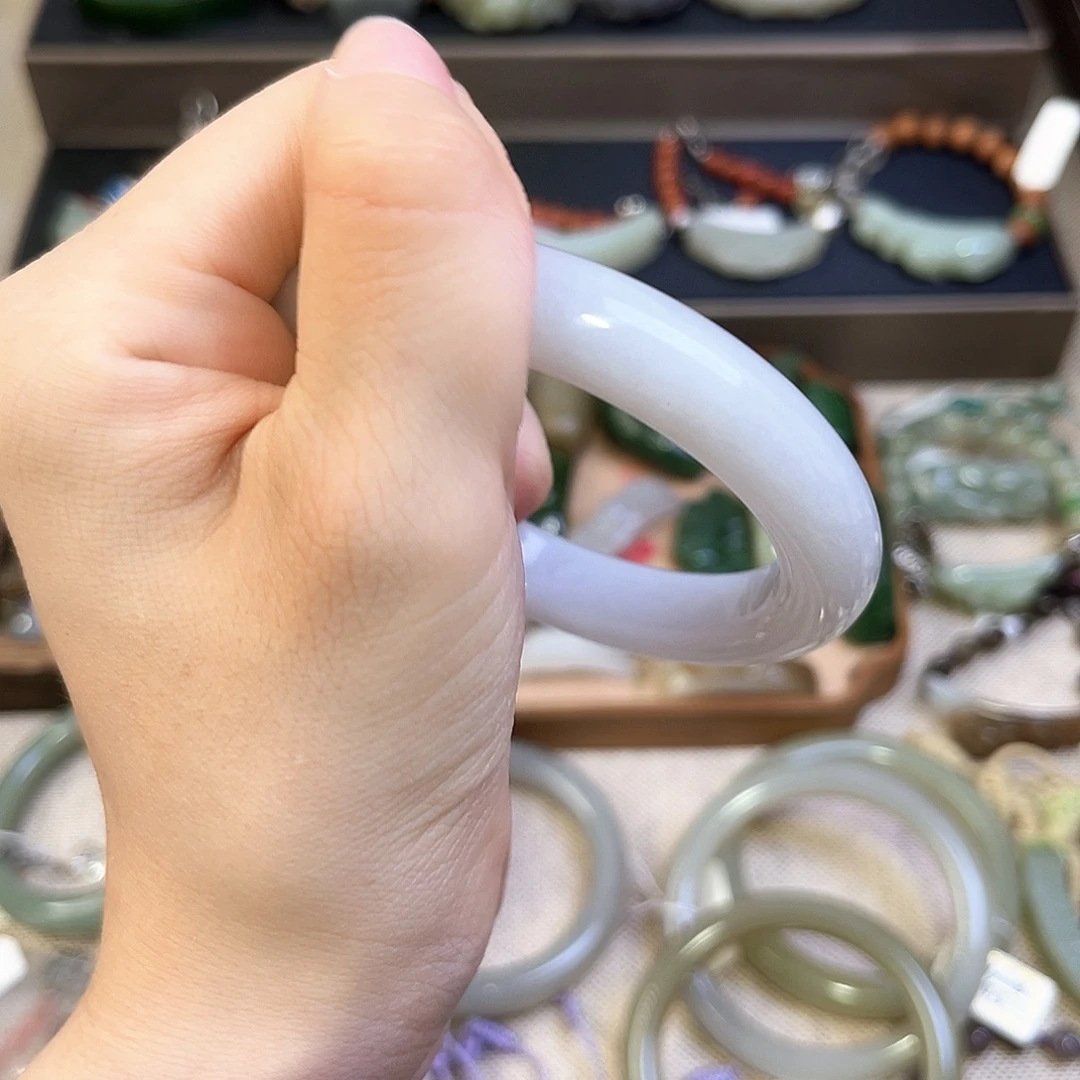 霜***和田玉手镯未镶嵌