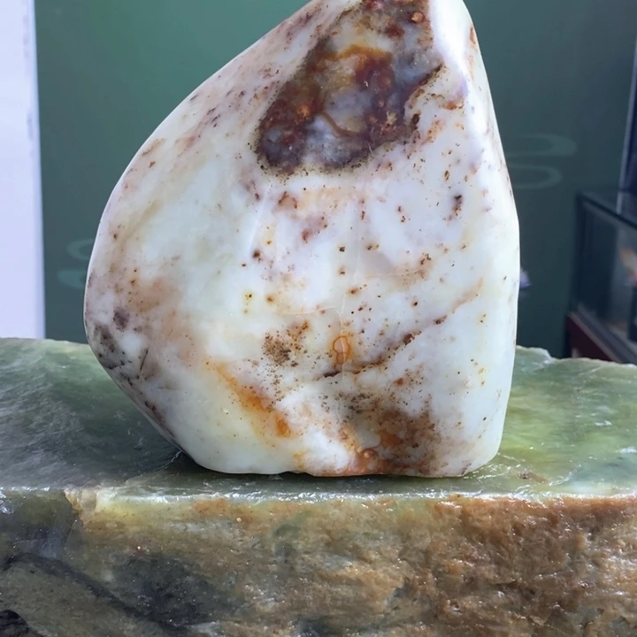 蛇纹石玉珠宝岫玉原石未镶嵌乾*。