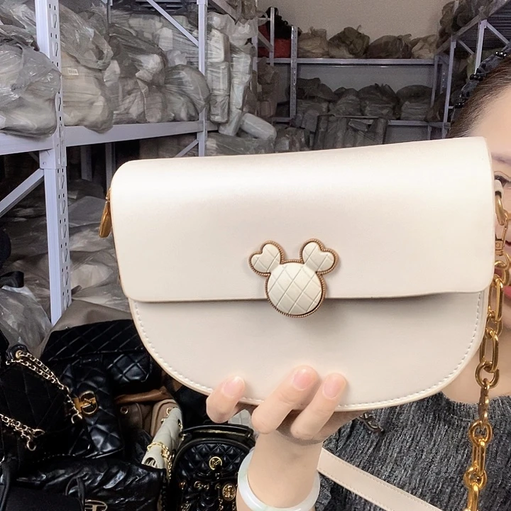 蚕丝小牛剖层皮革PU