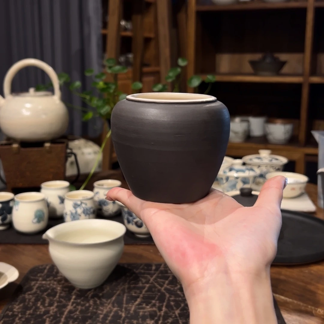 瑕疵。    陶瓷。     陶瓷。