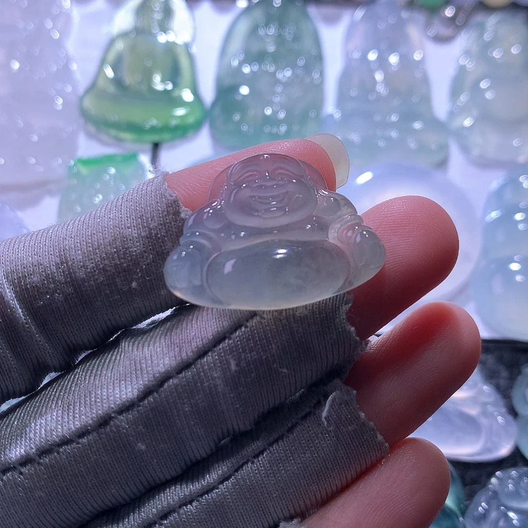 翡翠未镶嵌颈饰佛