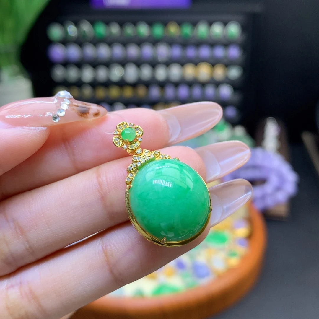 翡翠18K金镶嵌颈饰