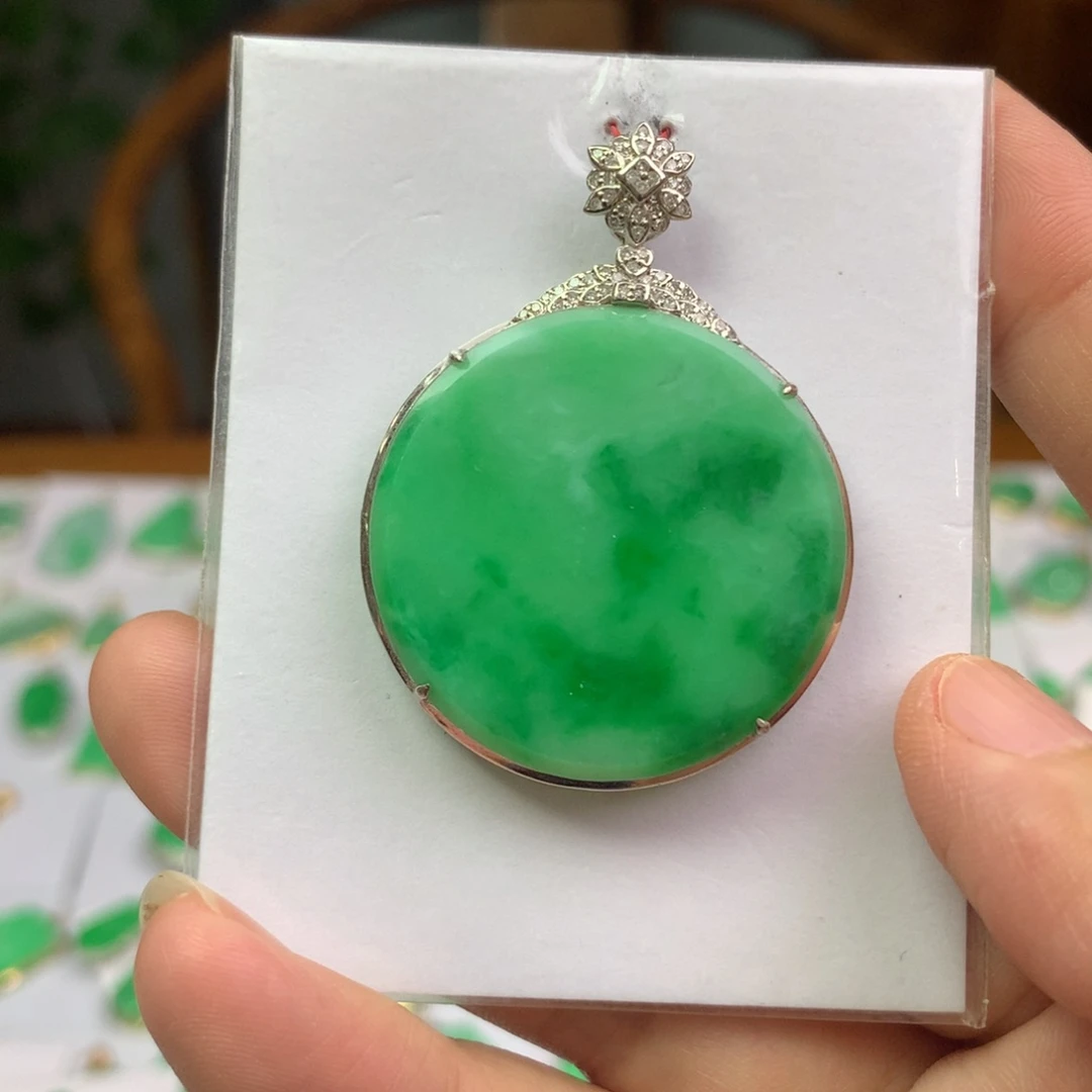 翡翠18K金镶嵌颈饰翡翠首饰