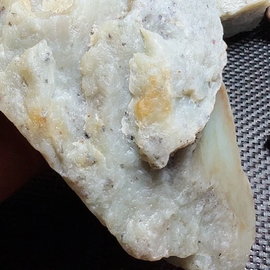 昆***物和田玉（糖玉）未镶嵌珠宝半成品