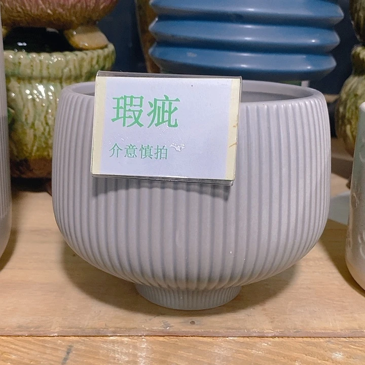 摆件多肉瑕疵盆有孔。