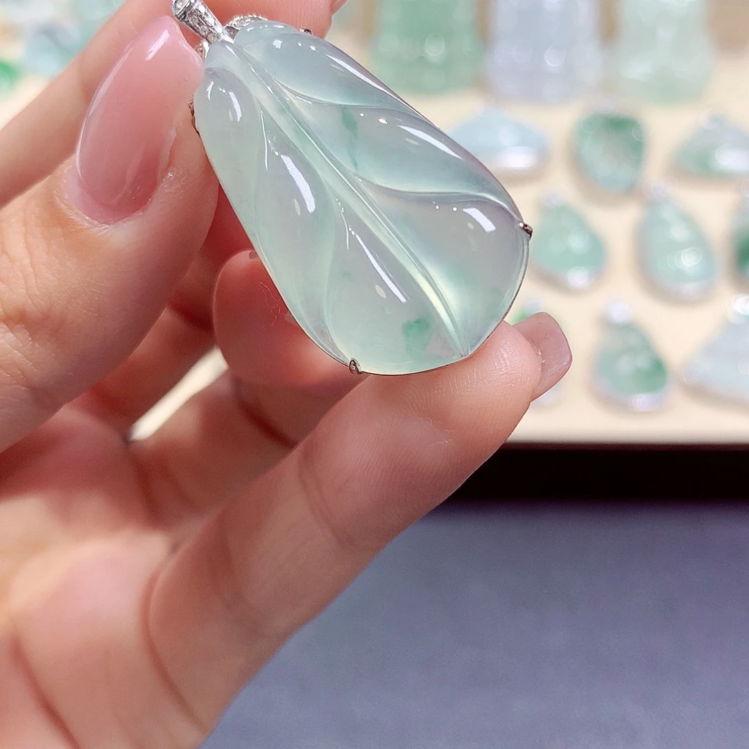 翡翠18K金镶嵌颈饰翡翠