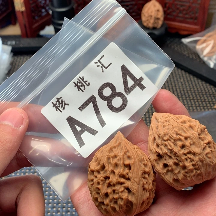 文玩核桃吊坠原树鸡心