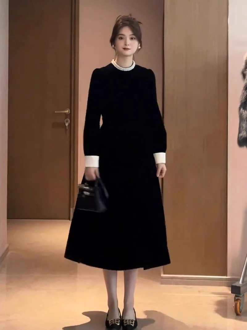 2025秋季赫本风丝绒显瘦时尚小黑裙女高端精致连衣裙法式打底长裙