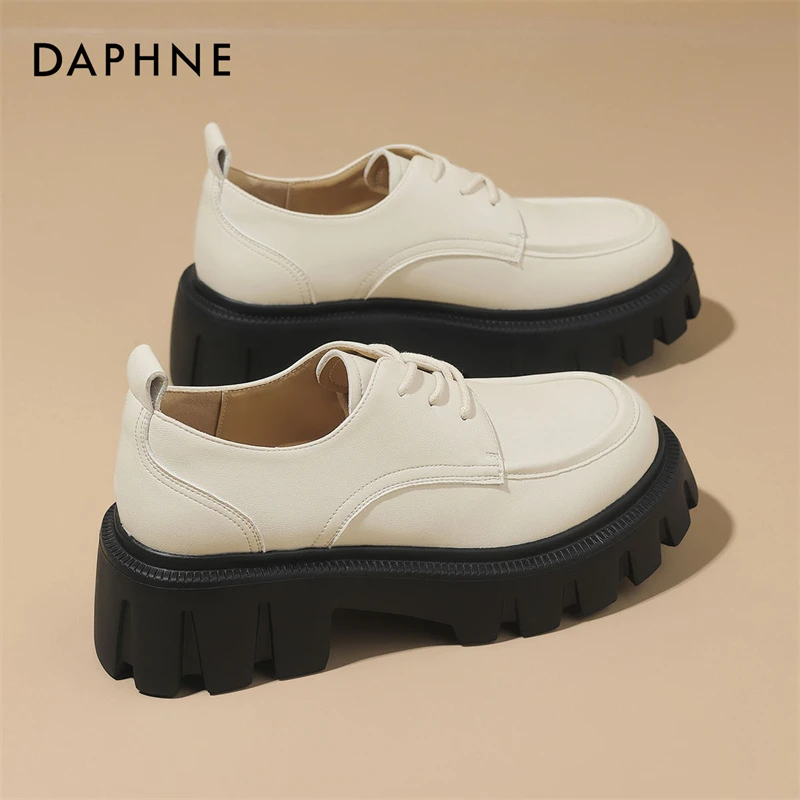 达芙妮厚底增高松糕小皮鞋女鞋2025新款欧若智性风春款白色小皮鞋