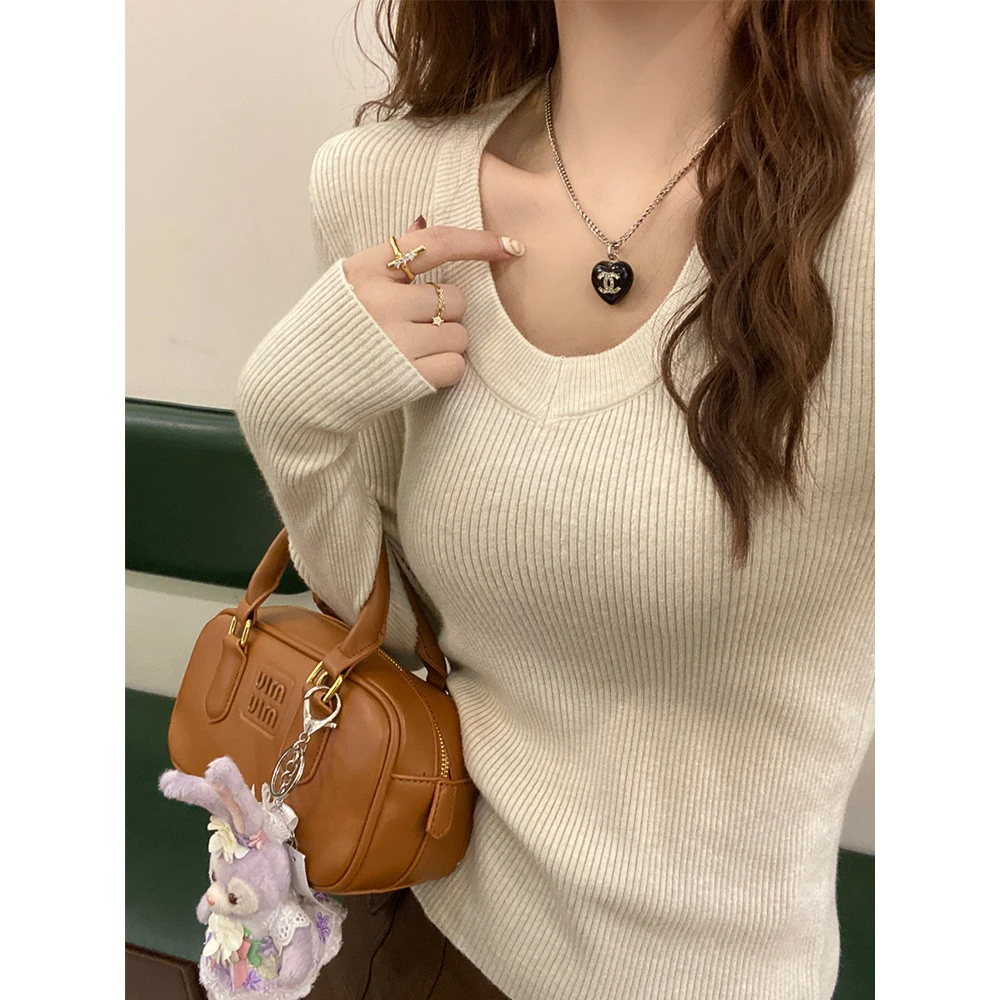 燕麦色春季新款圆领打底衫女内搭秋冬毛衣修身小香风长袖针织上衣