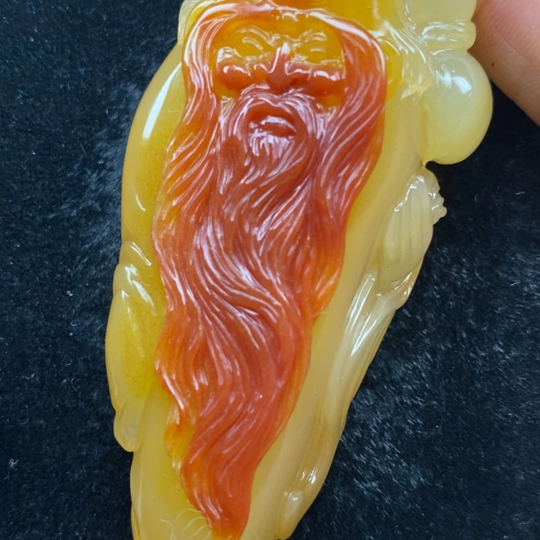 未镶嵌石英质玉（黄龙玉）颈饰