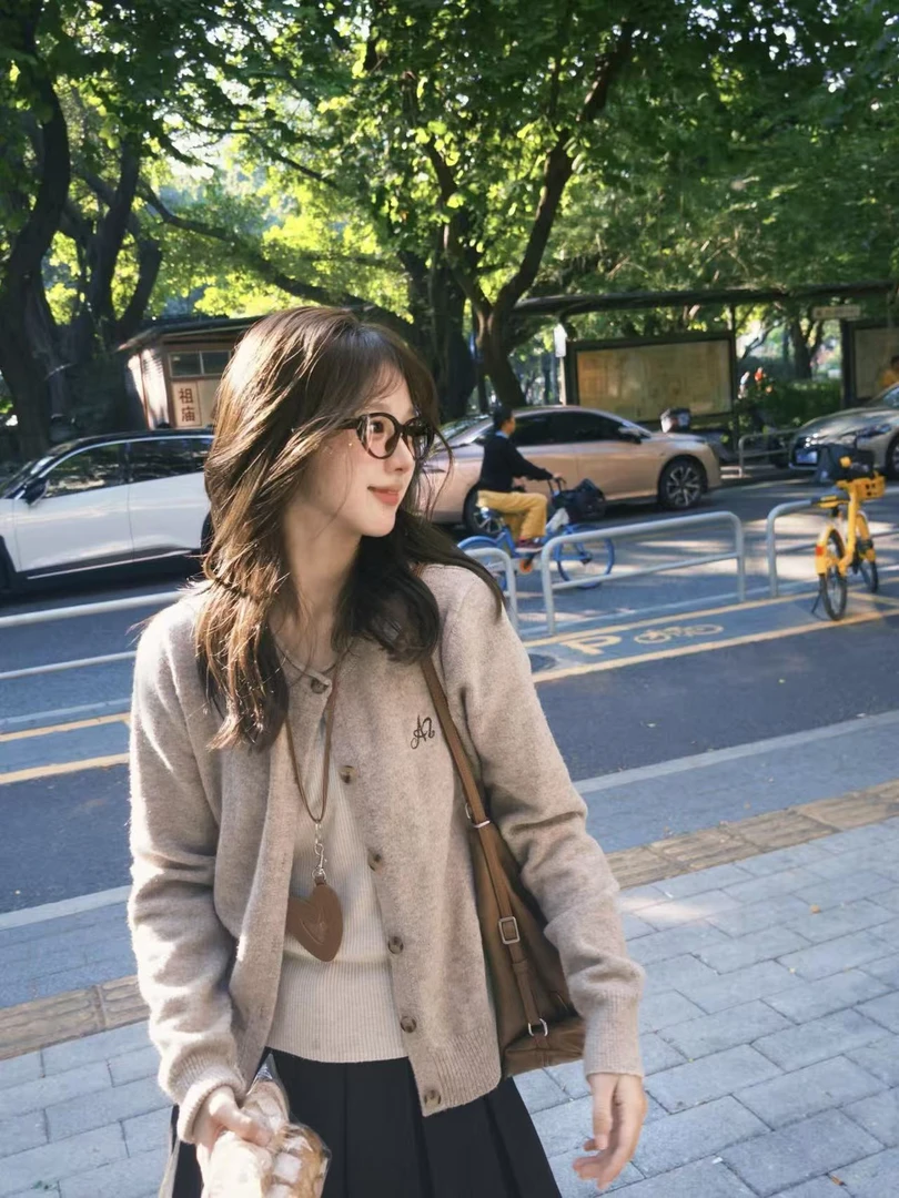 2025秋季新款简约韩系圆领咖啡色针织开衫女休闲毛衣外套半裙套装