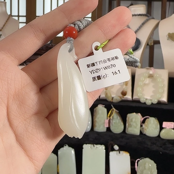 颈饰未镶嵌和田玉新疆于田玉兰花