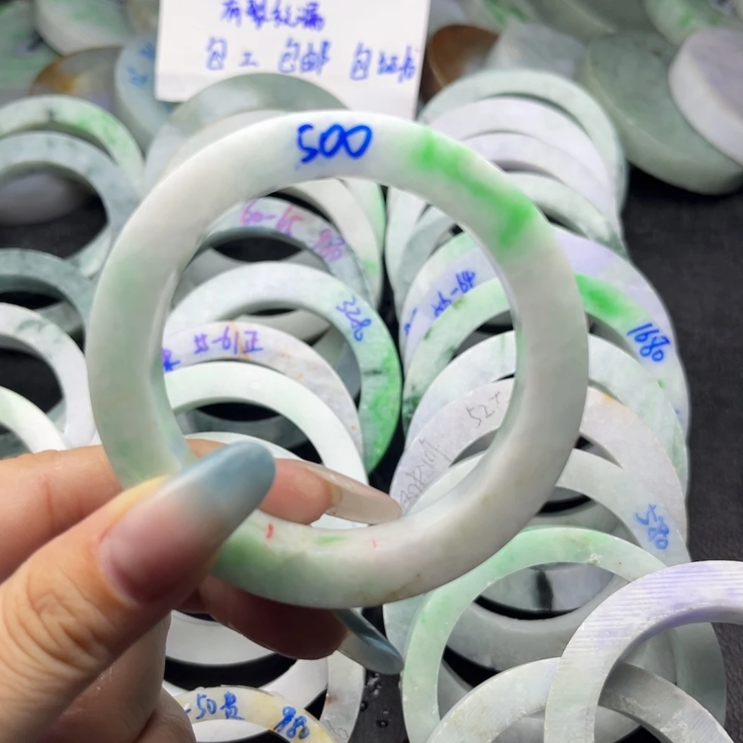 定制翡翠未镶嵌翡翠手镯