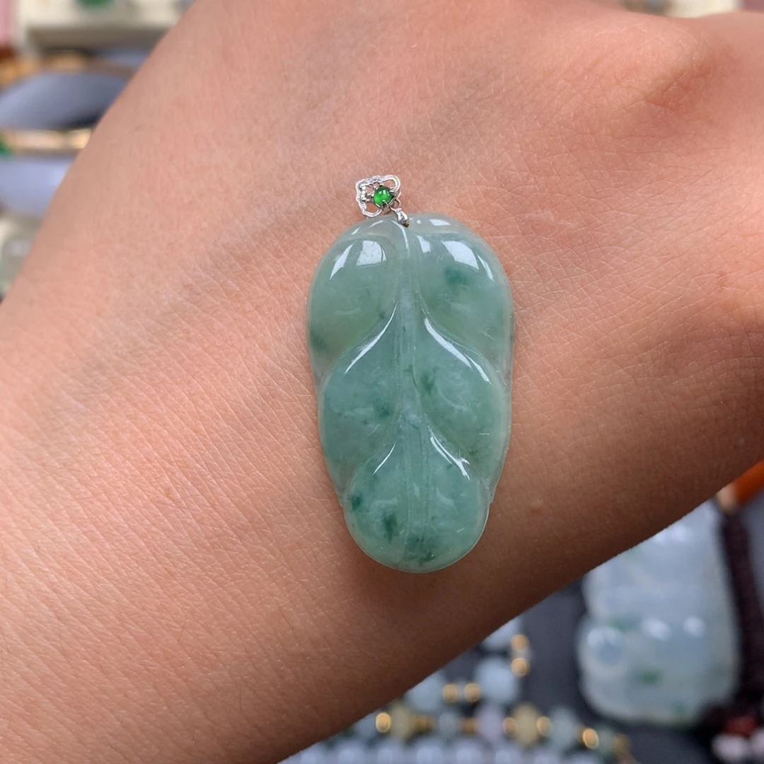 颈饰未镶嵌翡翠树叶