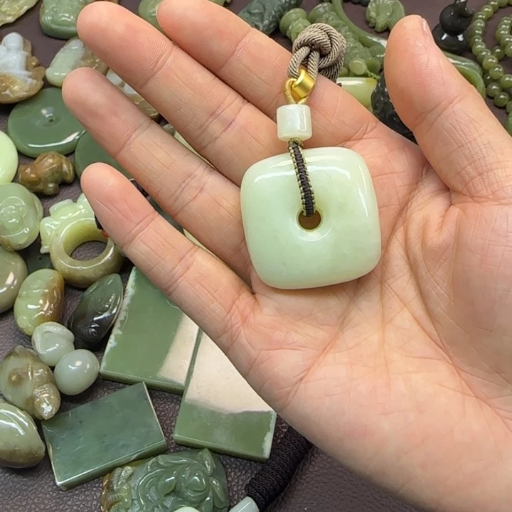 岫岩老玉（透闪石质玉）未镶嵌珠宝奇石