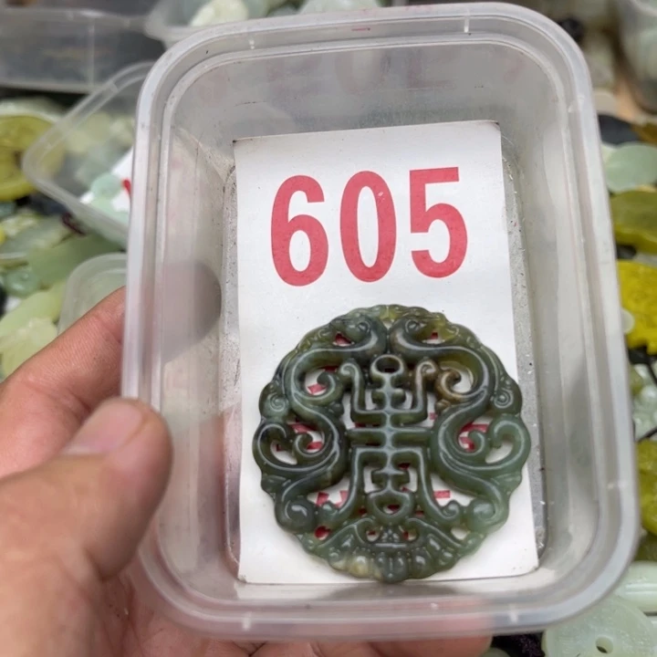 蛇纹石玉未镶嵌挂坠