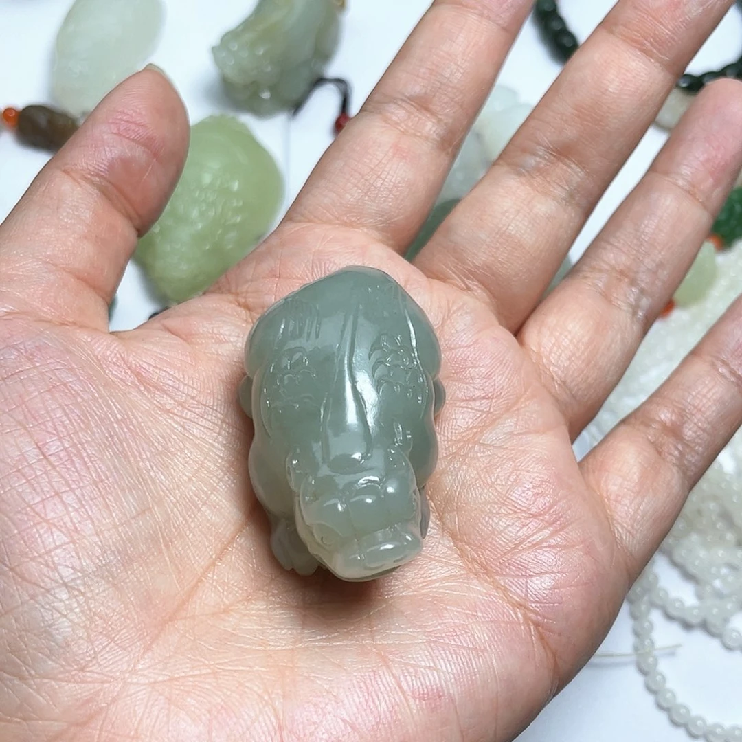 和田玉未镶嵌把件