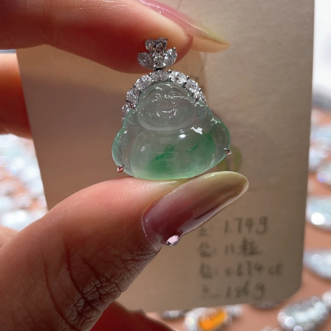 颈饰18K金镶嵌翡翠佛公