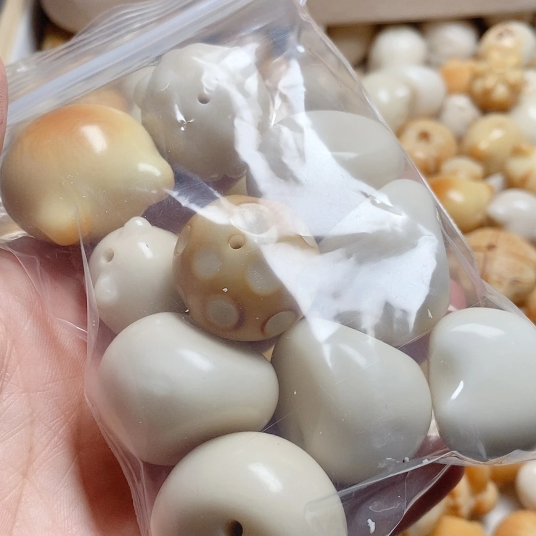 猫***在菩提根/象牙果吊坠好多颗