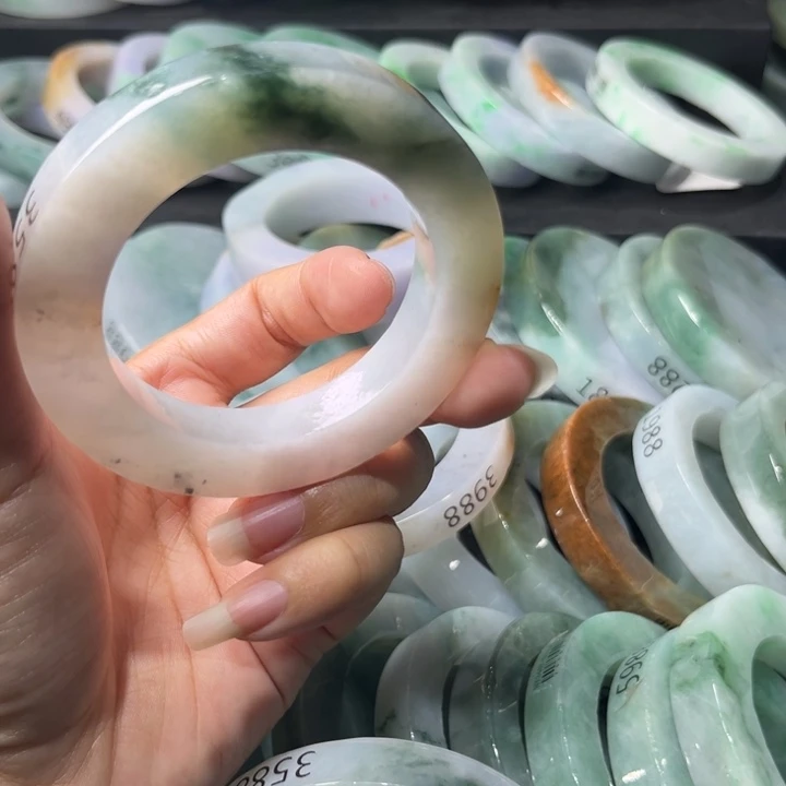 定制翡翠未镶嵌手镯