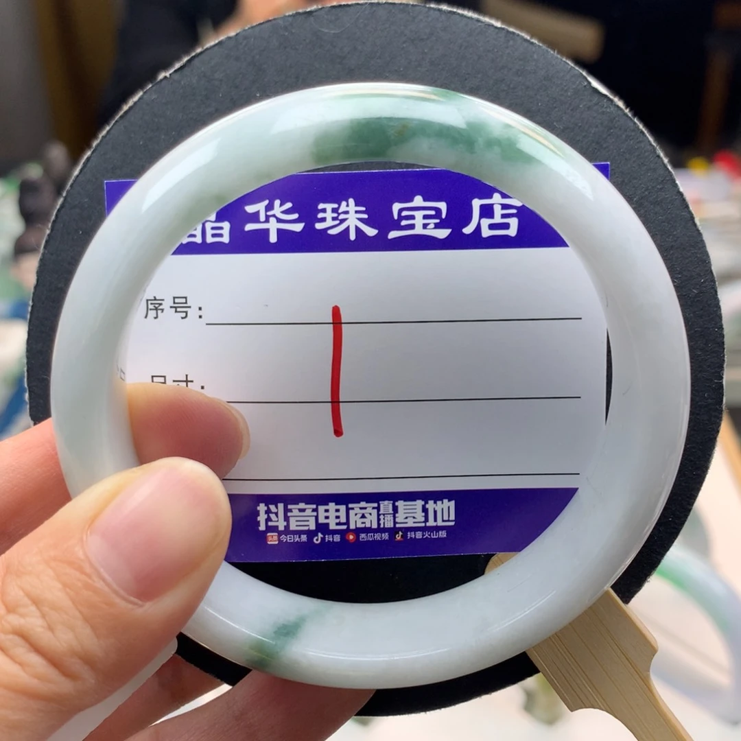 未镶嵌手镯翡翠天然翡翠手镯