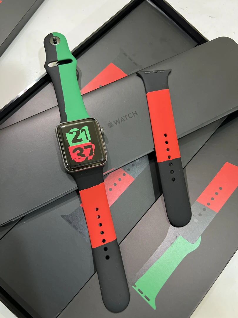 99新 Apple/苹果 Black Unity2021年限定硅胶表带盒装三节正品