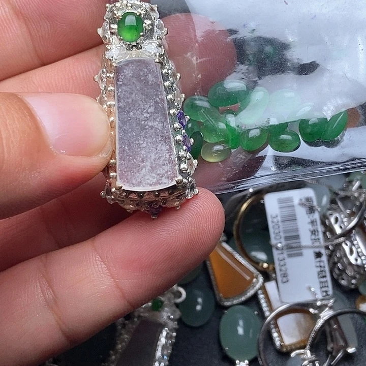 未镶嵌翡翠耳饰吊坠