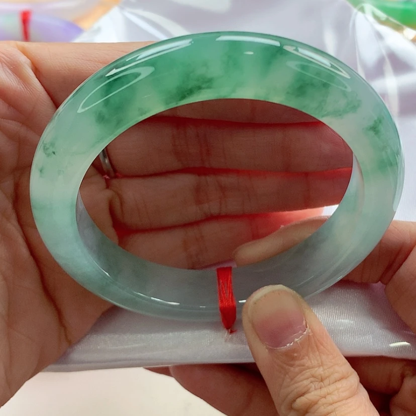 【闪购商品】翡翠手镯未镶嵌鹏****字冰绿飘花A