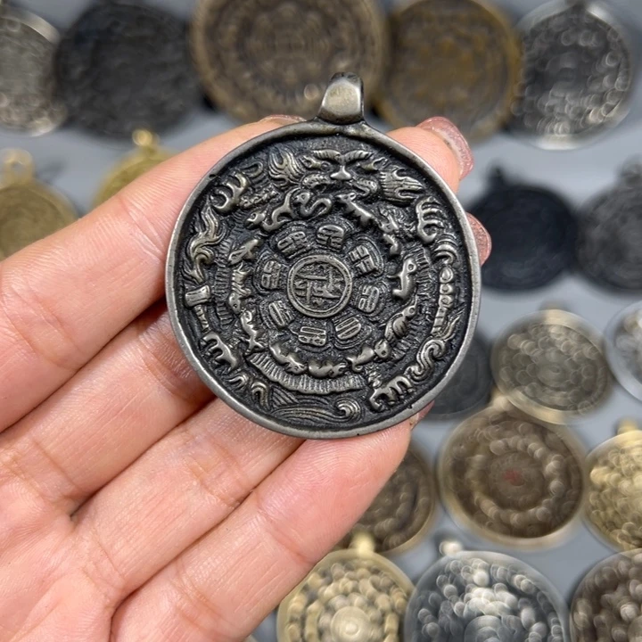 九宫腰挂配饰八卦图佩戴