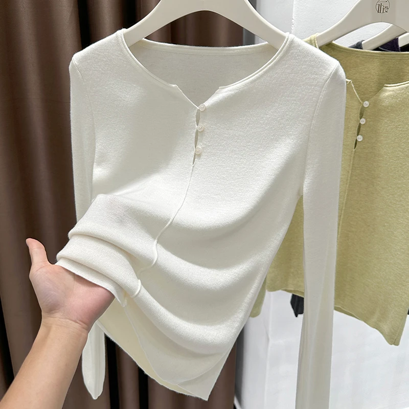 白色圆领长袖打底衫纽扣设计镂空针织小衫秋季新款百搭小众上衣女