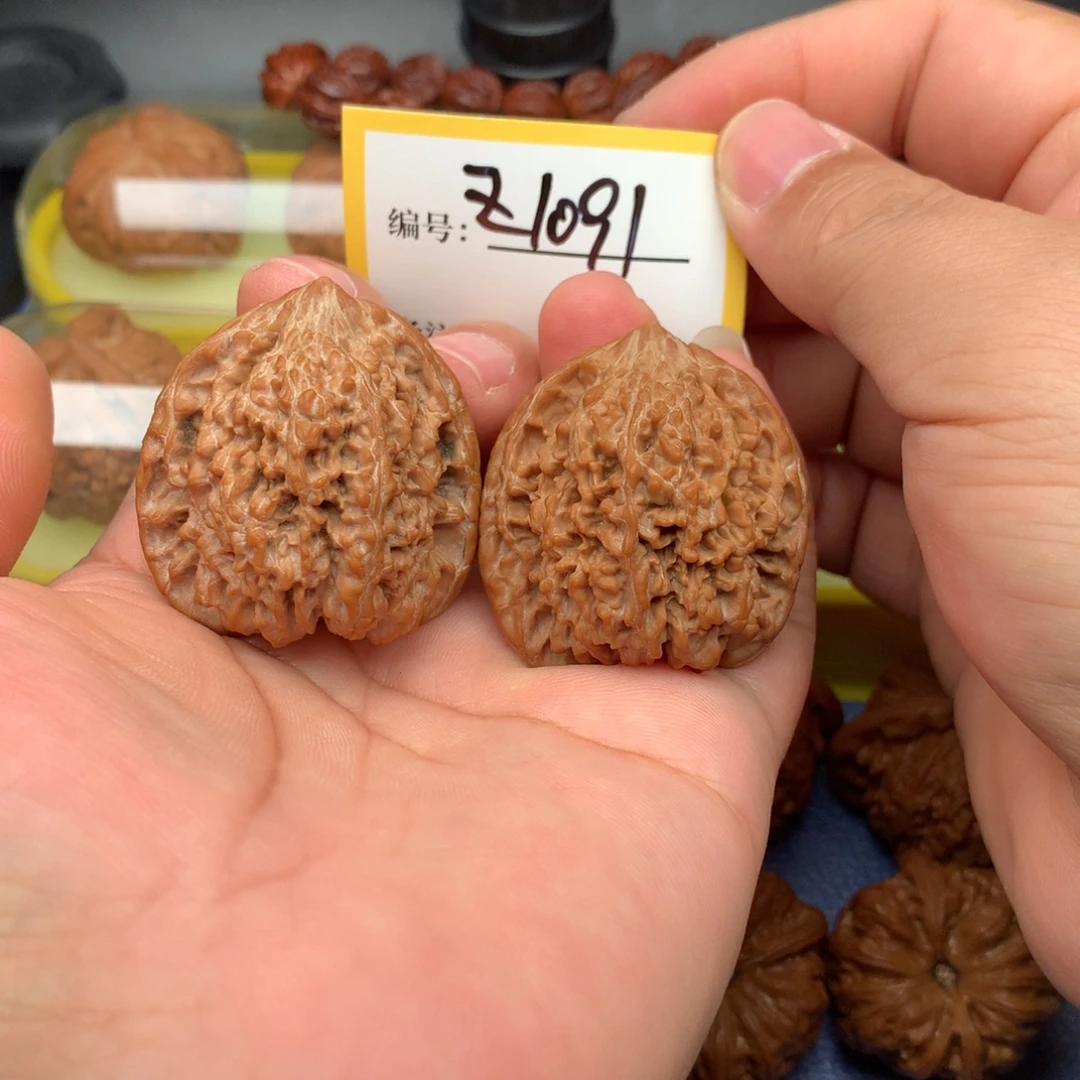 文玩核桃把件39.5老树百花山1091