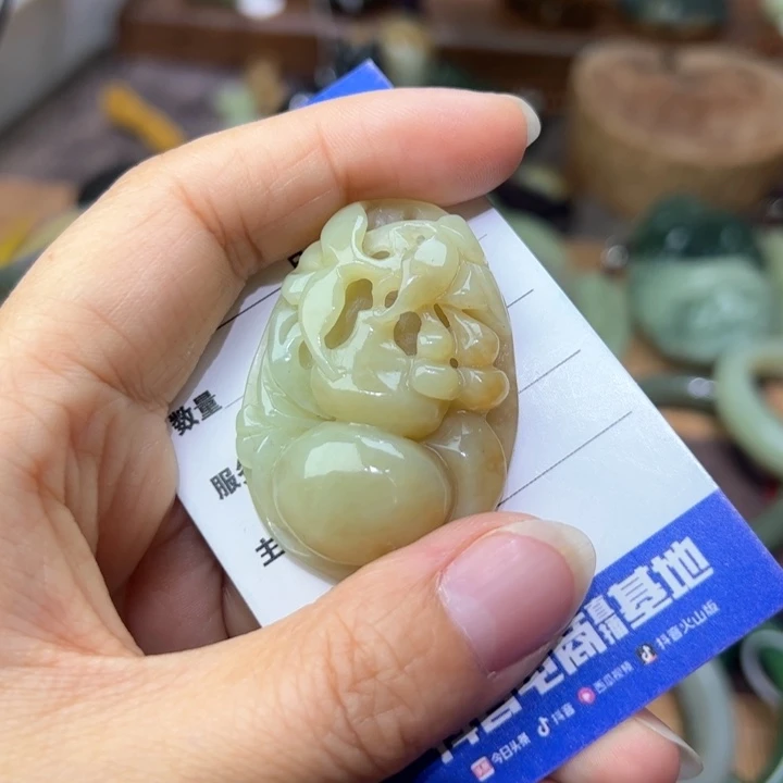 和田玉（糖玉）颈饰未镶嵌窗*姐