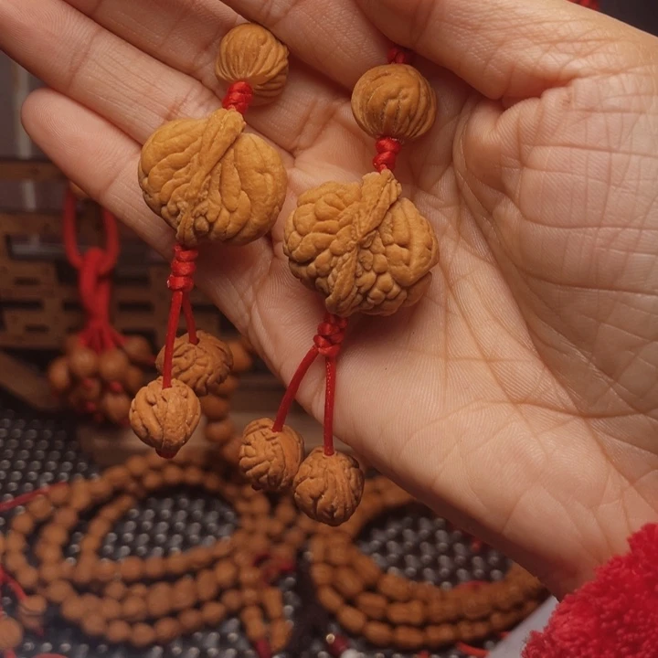 木质类龙纹桃枭挂件