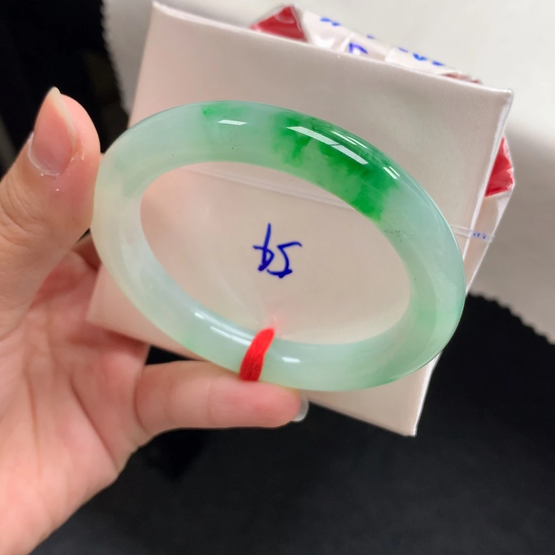 翡翠未镶嵌手镯50号54圆条一抹辣色（完美度高）